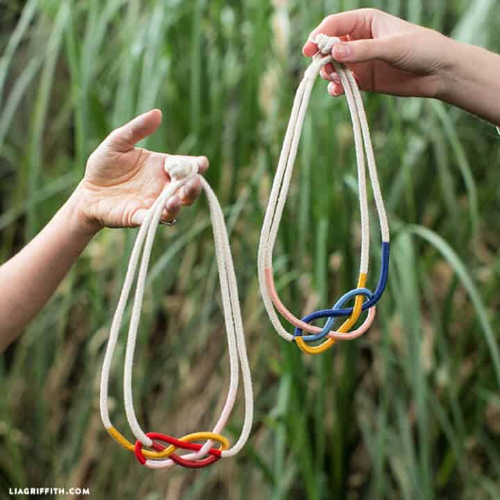 Collar de cuerda de nudos de macramé colorido de bricolaje