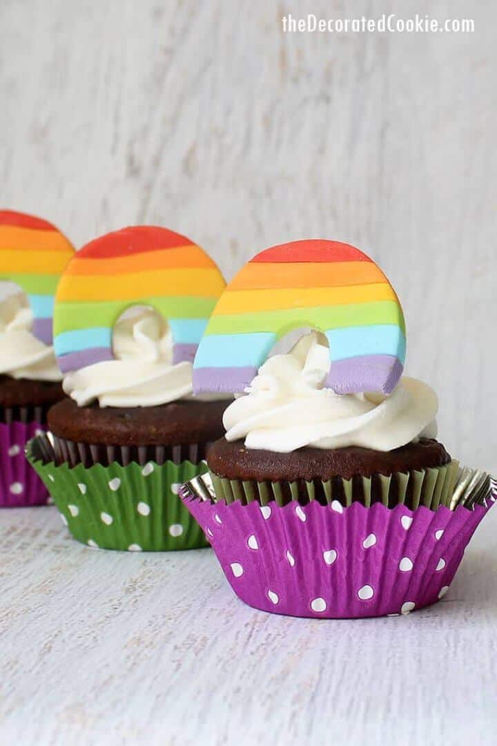 Adornos para cupcakes arcoíris de Fondant DIY