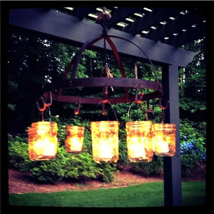 Haga una lámpara de araña para exteriores con tarro de albañil - Ideas de relámpagos de bricolaje 