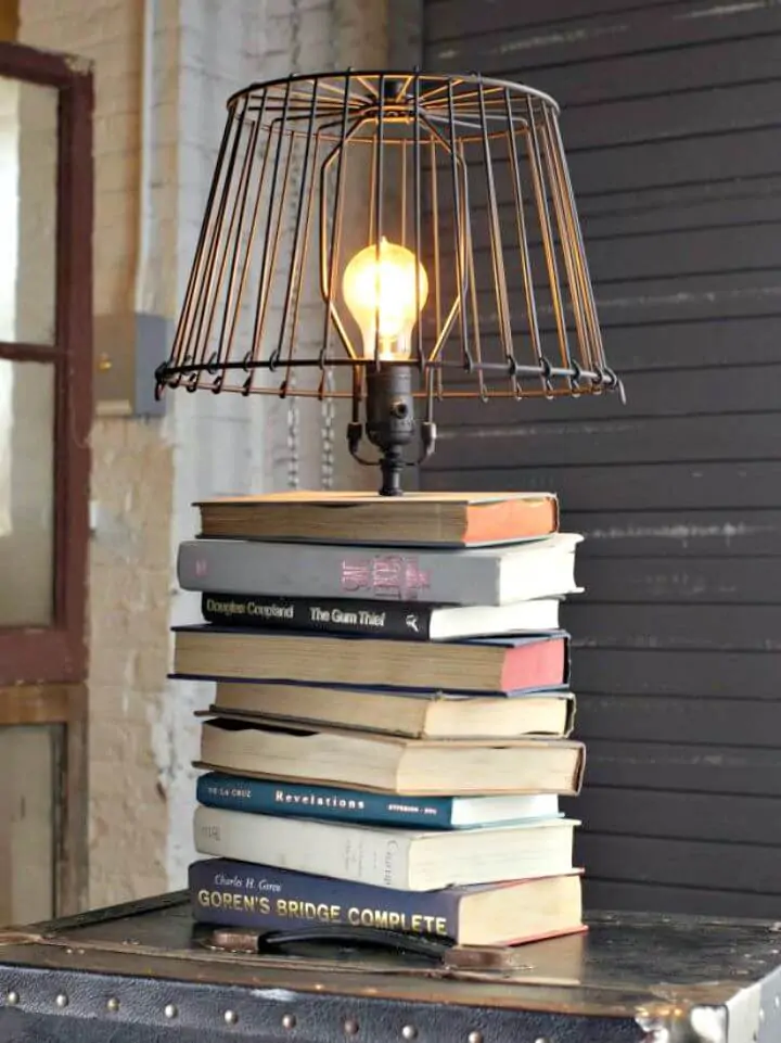 Tutorial de lámpara de mesa de libros apilados de bricolaje