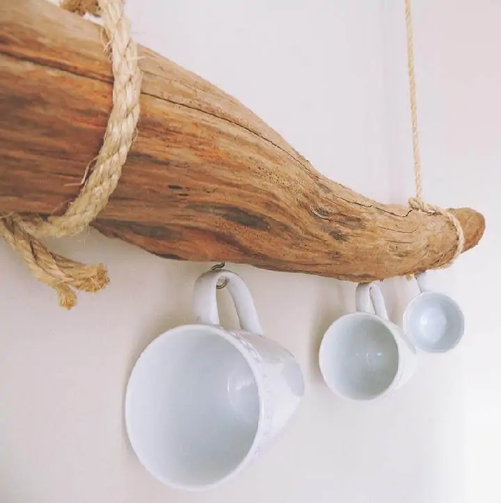Soporte para tazas de té de madera a la deriva y cuerda atemporal de bricolaje
