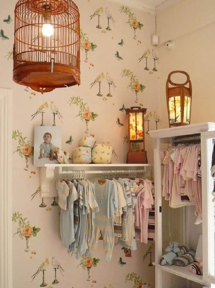 Estantes de pared de bricolaje para organizar la ropa de bebé