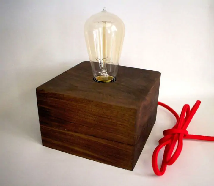 Lámpara de bloque de madera DIY