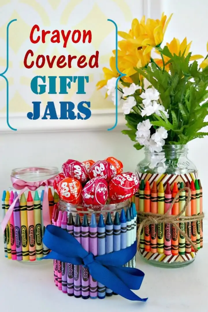 Cómo hacer frascos cubiertos con crayones para obsequios y regalos de fiesta
