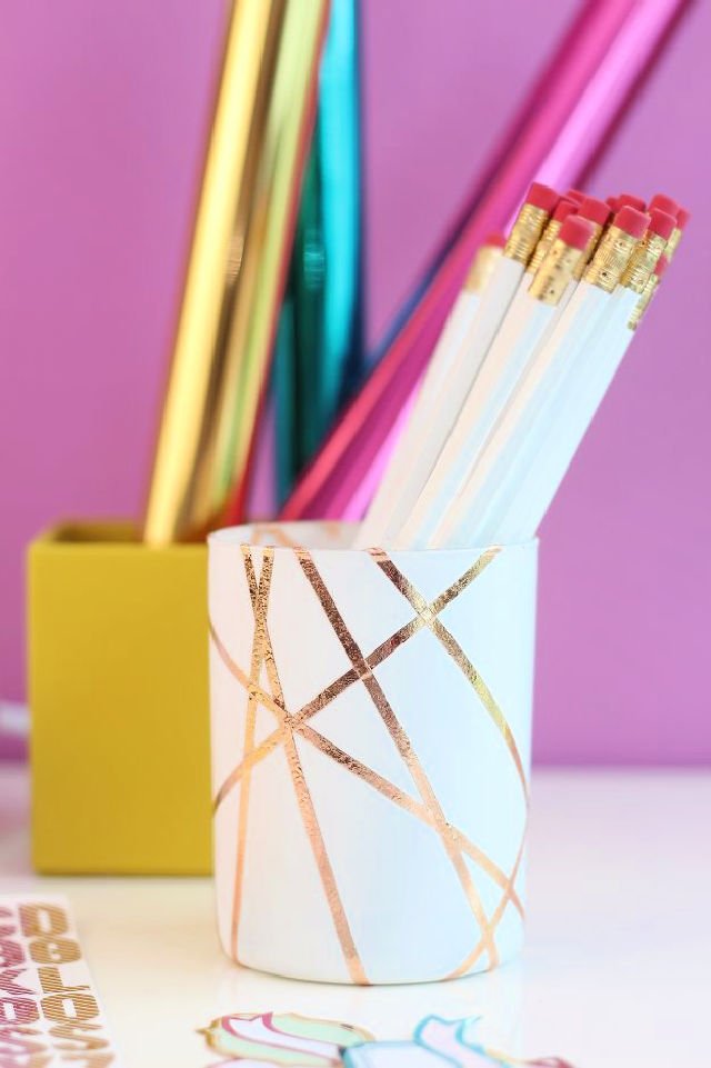 Vaso de lápiz laminado en oro rosa fácil