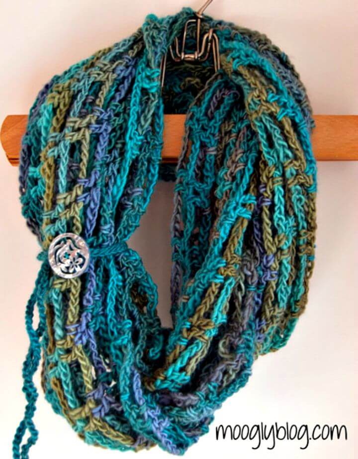 Patrón de bufanda infinito ingeniosamente simple de crochet gratis fácil