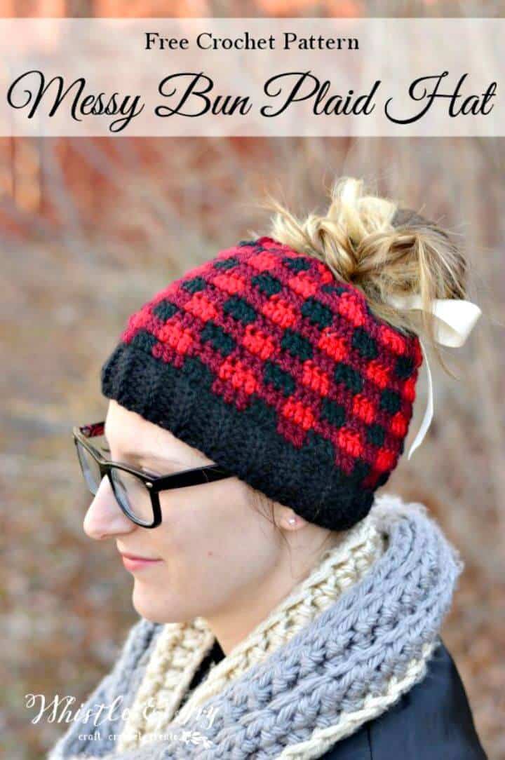 Impresionante sombrero a cuadros de crochet con moño desordenado - Patrón gratuito