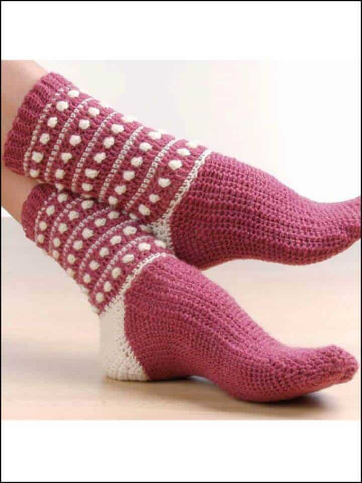 Patrón de calcetines de palomitas de maíz de lunares de ganchillo gratis fácil