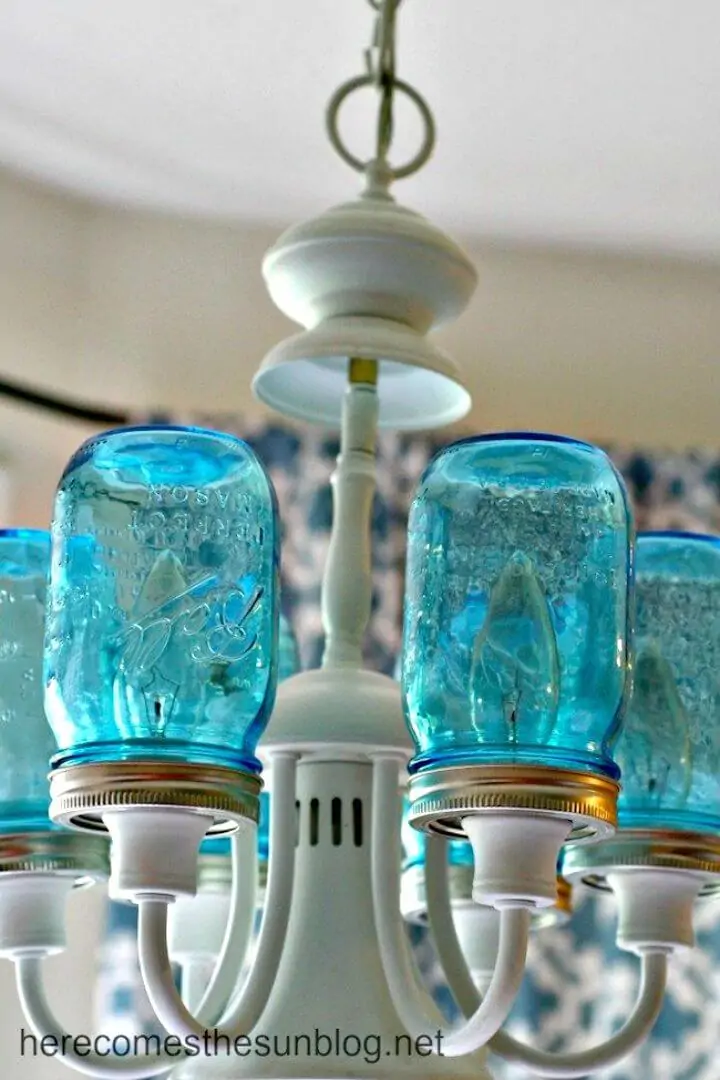 Precioso candelabro de tarro de albañil azul de bricolaje 
