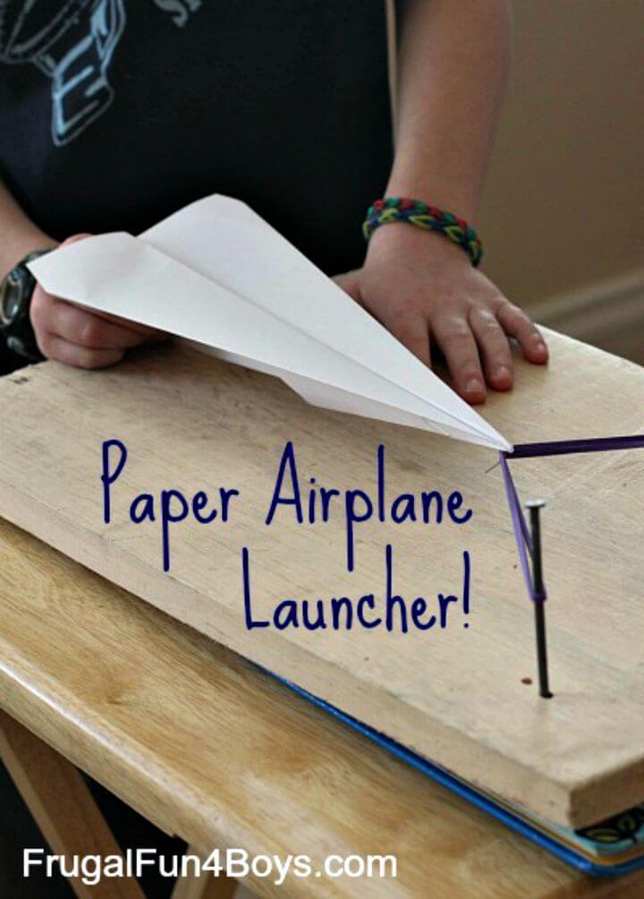 Cómo construir un lanzador de aviones de papel