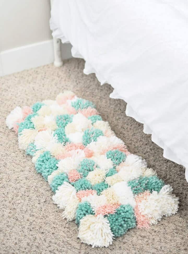 Haz tu propia alfombra con pompones
