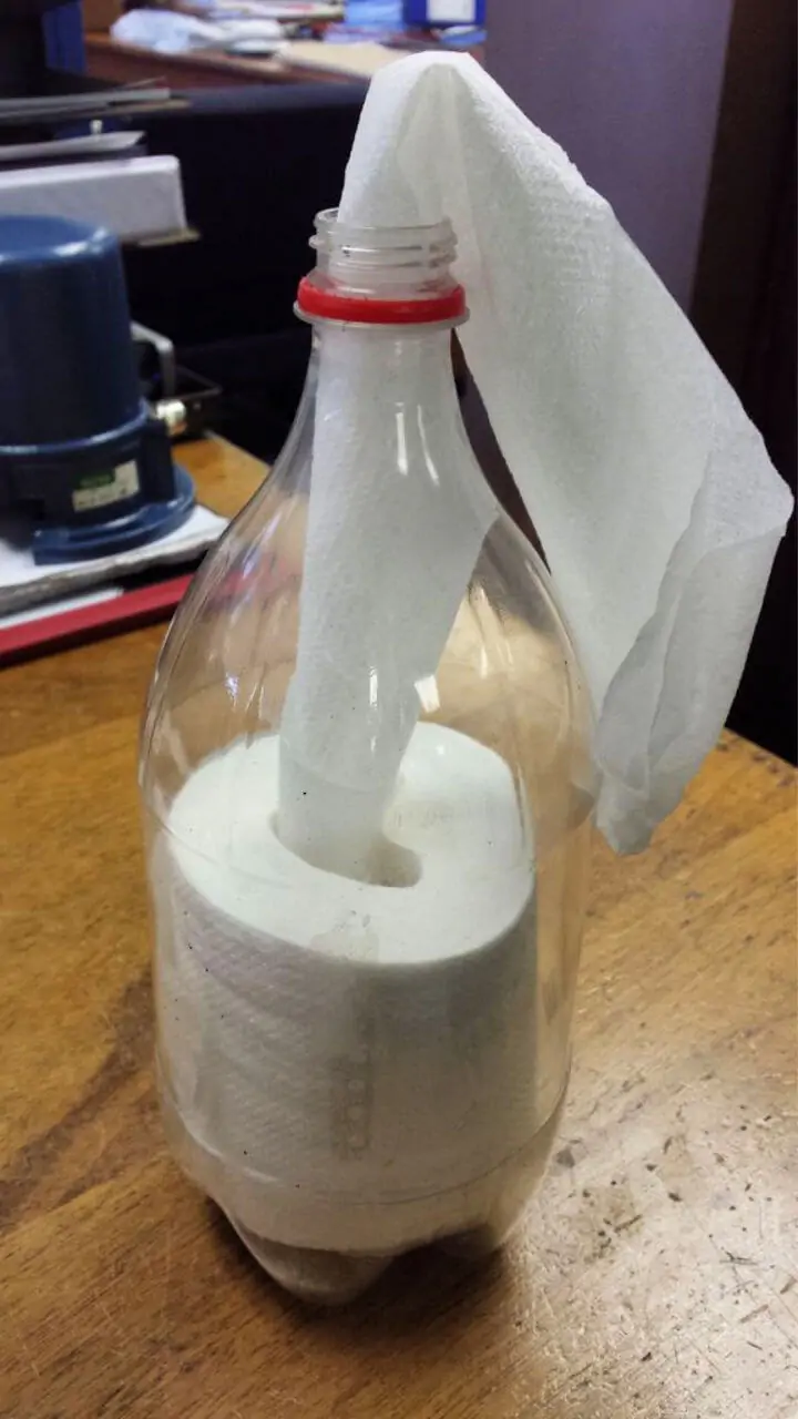 Dispensador de papel higiénico de botella de plástico