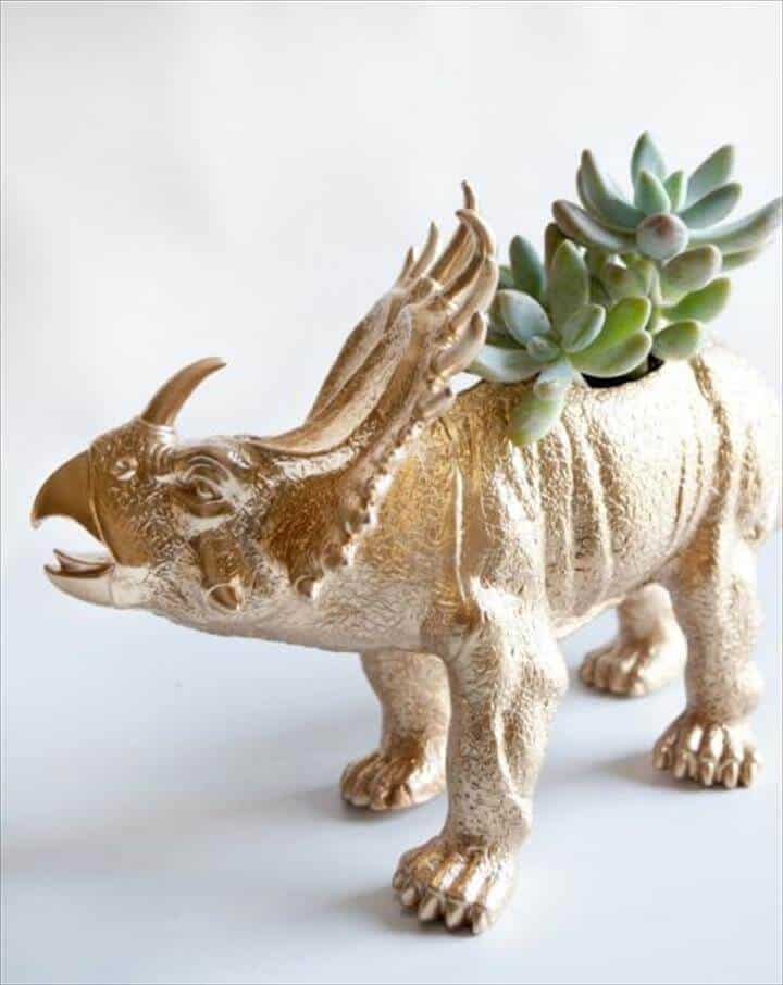 Precioso juguete de dinosaurio suculento