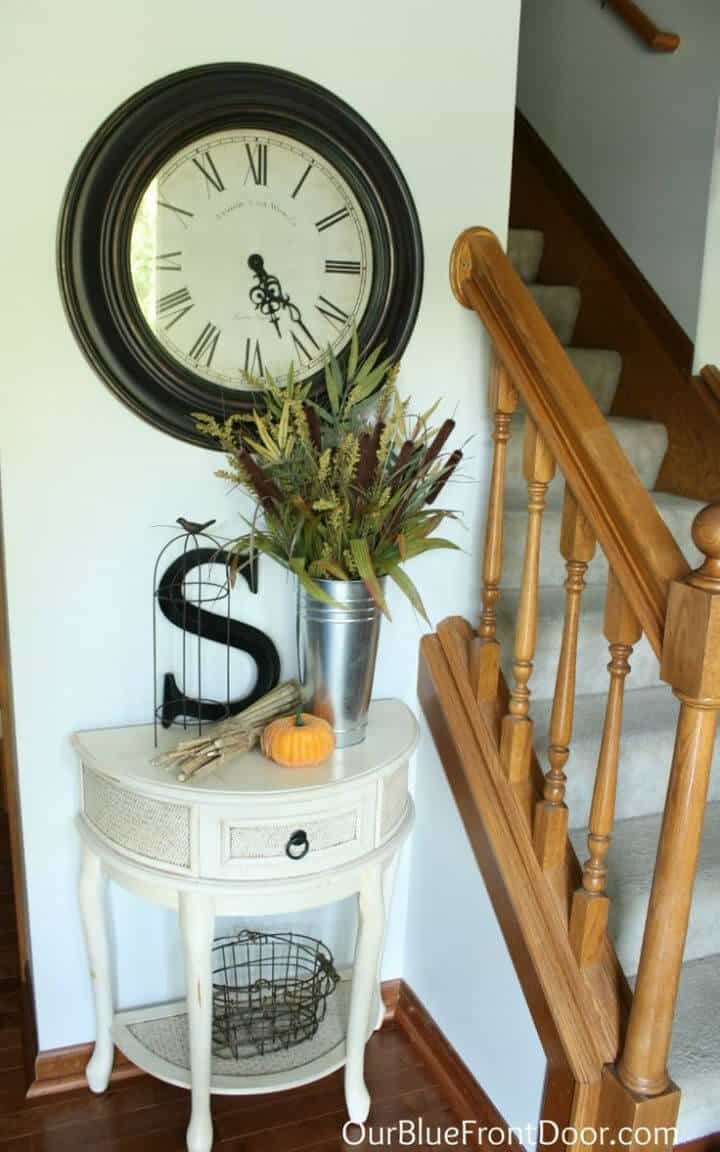Mesa de entrada pequeña para decoración de otoño