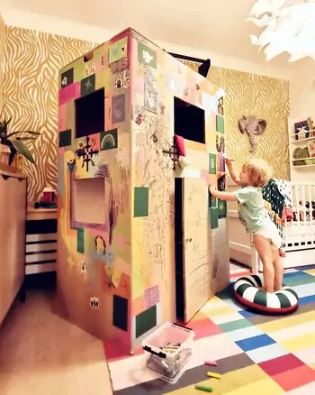 gran idea de casa de cartón de bricolaje para que jueguen los niños