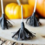 Golosinas de Halloween: Paletas de palo de escoba de bruja